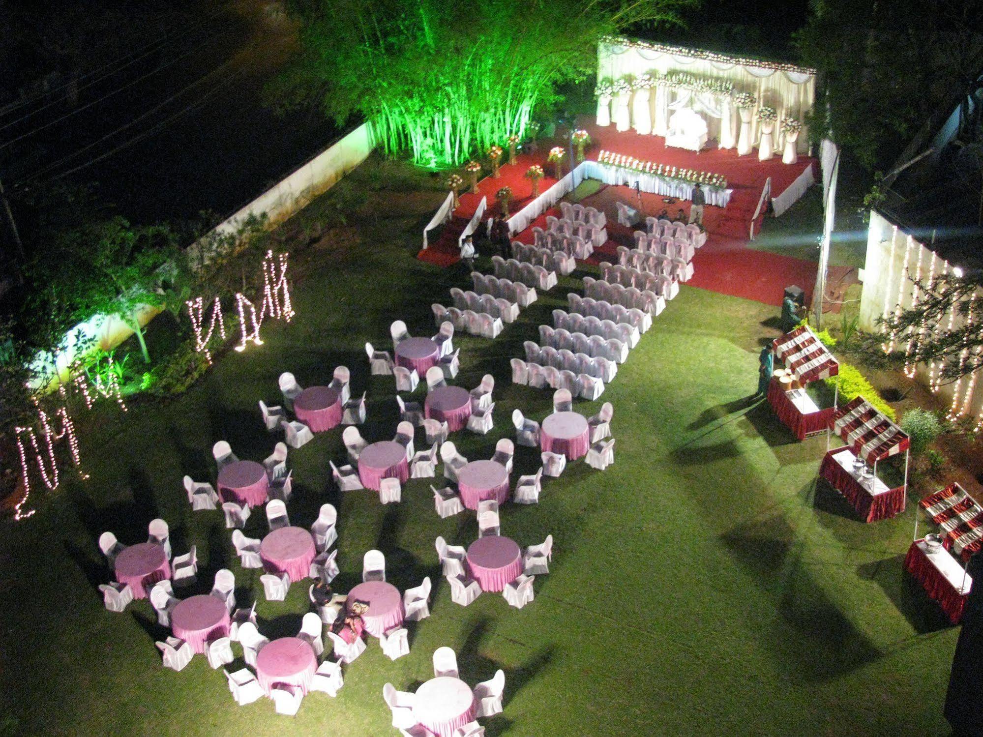 Hotel Paradise - Mysore Dasaprakash Group Exteriör bild