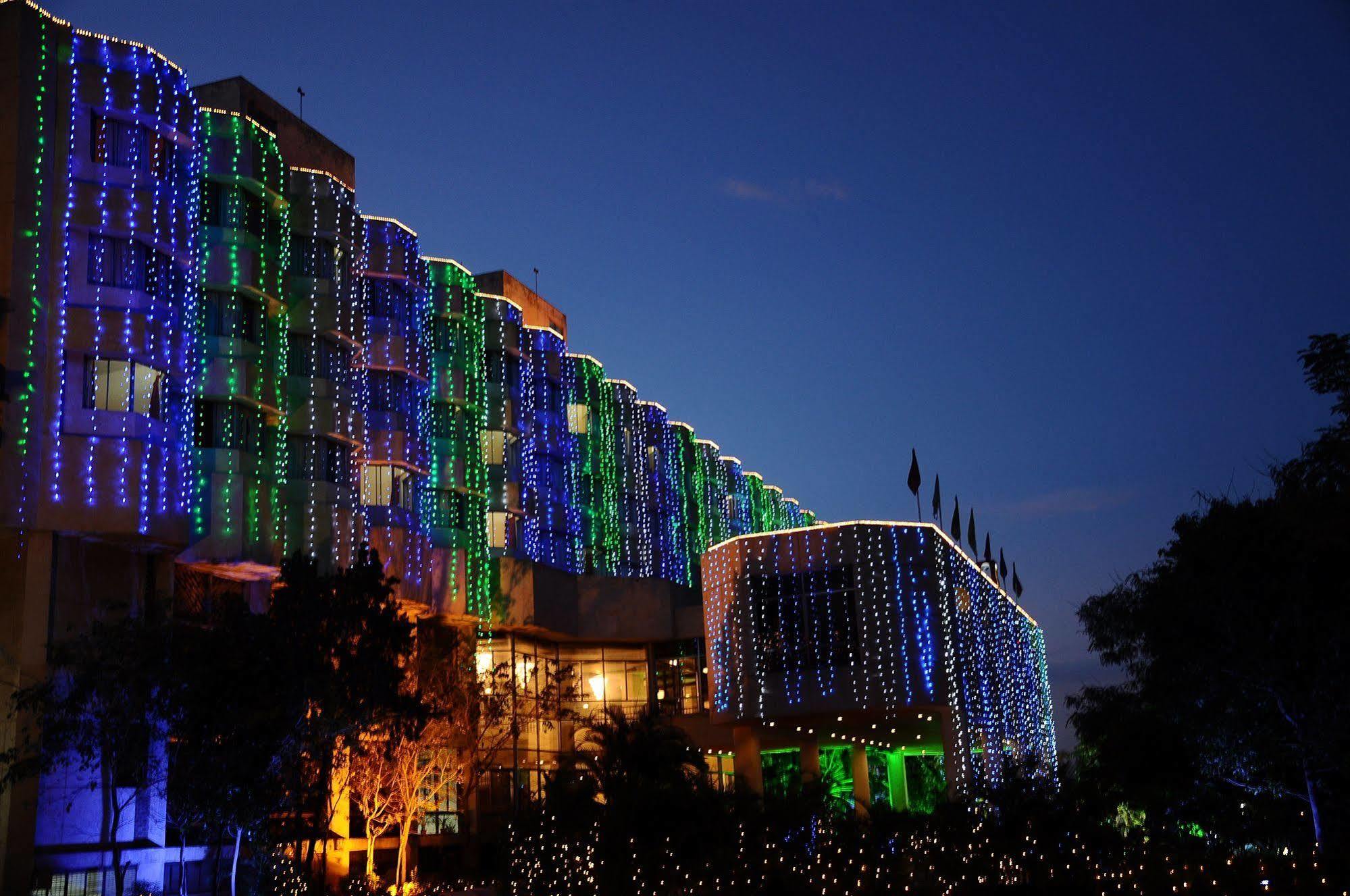Hotel Paradise - Mysore Dasaprakash Group Exteriör bild