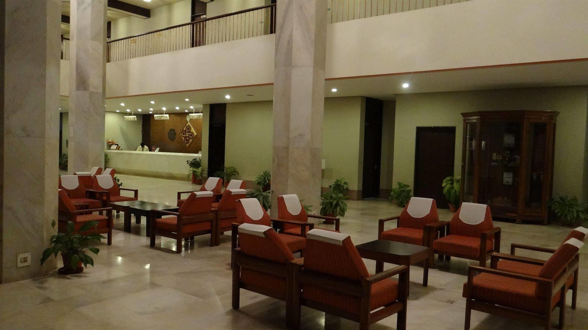Hotel Paradise - Mysore Dasaprakash Group Exteriör bild